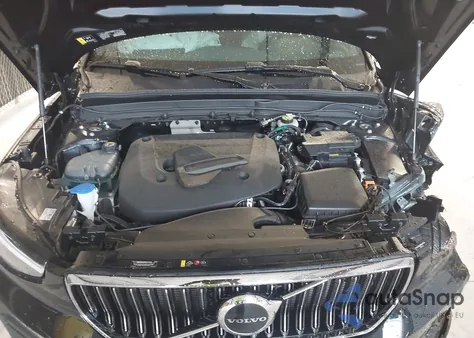 2025 Volvo Xc40 B5 Core Bright Theme z USA, uszkodzony, nr VIN YV4L12UJ9S2544719